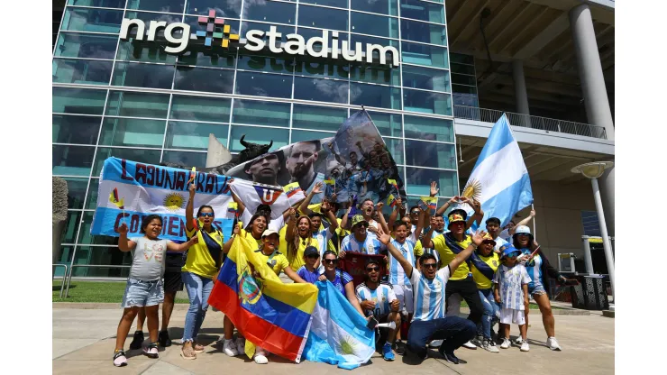 Así llegan los aficionados al estadio 