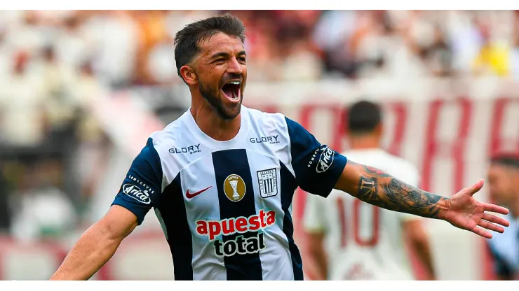 Gabriel Costa jugando para Alianza Lima.
