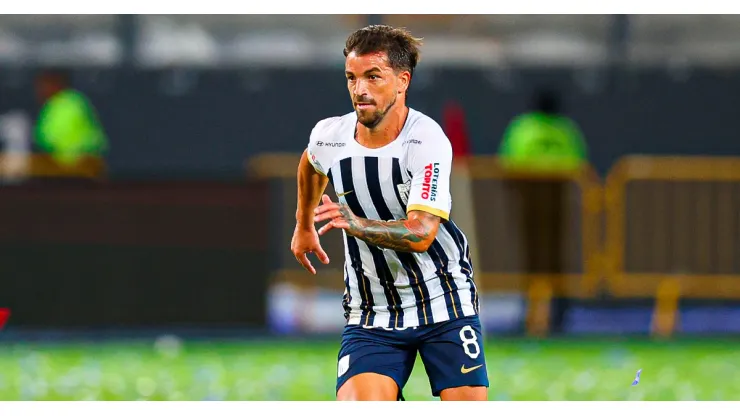 Gabriel Costa jugando en Alianza Lima de Perú.
