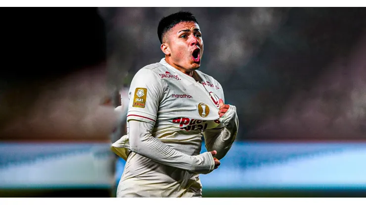 Jairo Concha jugando el clásico entre Universitario vs. Alianza Lima.
