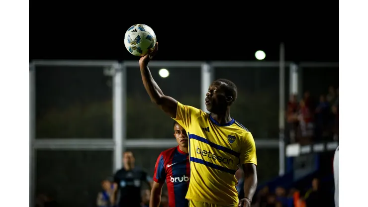 Luis Advíncula fue ofrecido a otro grande de América
