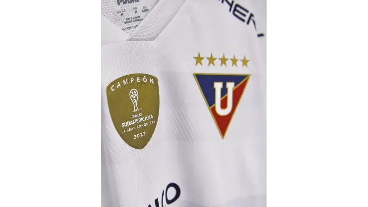 Liga de Quito presume su parche de campeón 