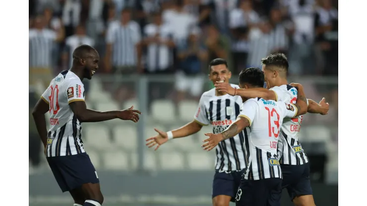 Alianza Lima confirma primeras bajas para el 2025
