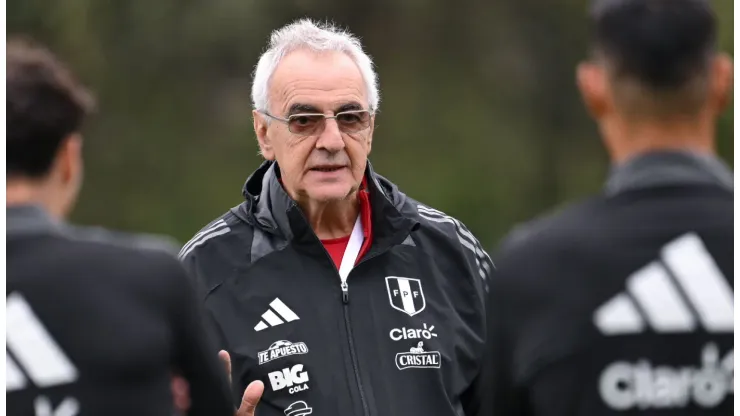 Jorge Fossati probó once pensando en Colombia y Ecuador
