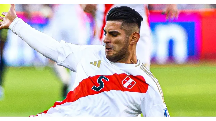 Carlos Zambrano jugando en el Perú vs. Ecuador.
