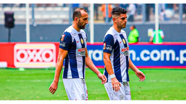 Hernán Barcos y Carlos Zambrano, jugadores de Alianza Lima.
