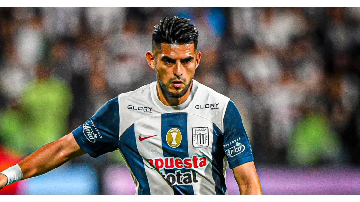 Carlos Zambrano jugando en Alianza Lima.
