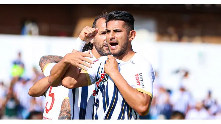 Carlos Zambrano jugando para Alianza Lima.
