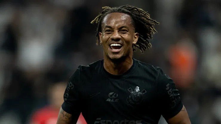 André Carrillo la rompe y tiene nuevo apodo en Corinthians
