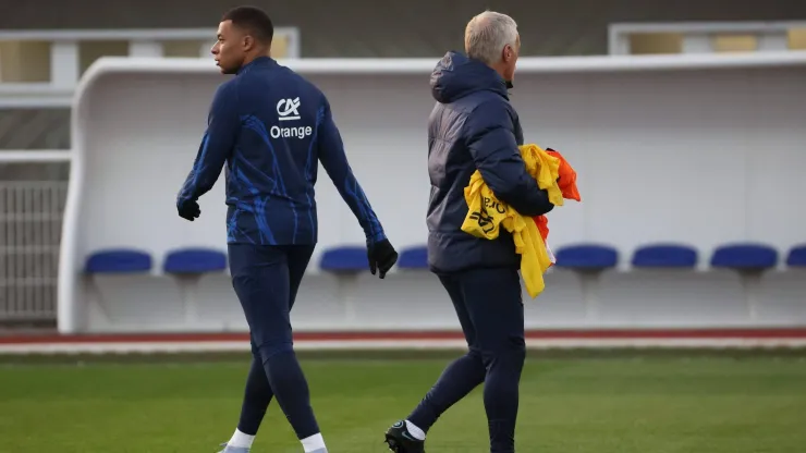 Didier Deschamps estaría  pensando en quitarle la capitanía de la Selección de Francia a Kylian Mbappé.
