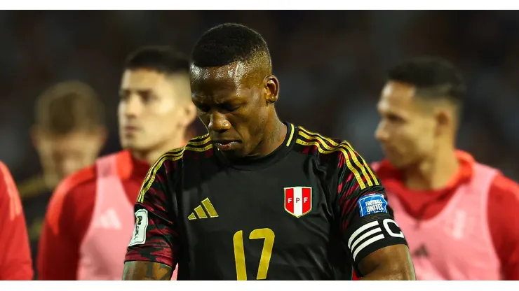 Luis Advíncula en la Selección Peruana.
