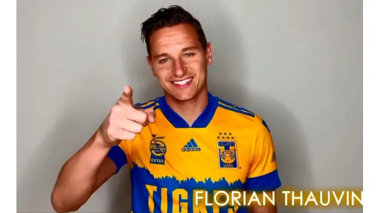 El francés Florian Thauvin ya se puso la playera de Tigres al confirmarse como refuerzo. (@TigresOficia)
