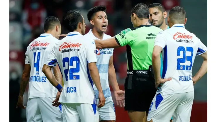 Cruz Azul perdió 2-1 ante Toluca con dos penales en contra en el Nemesio Diez.
