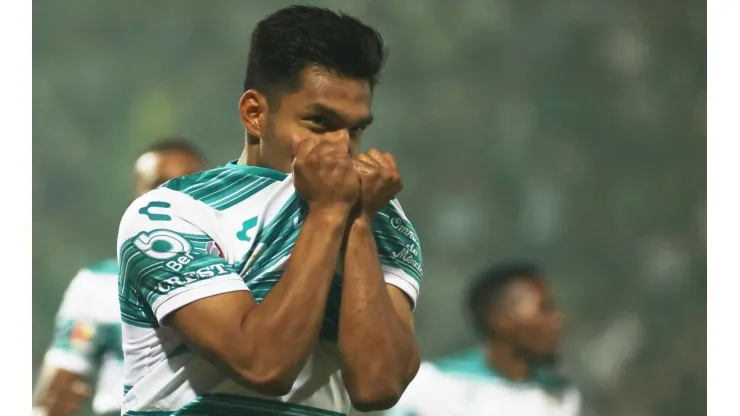 Eduardo Aguirre, héroe de la noche en Santos Laguna
