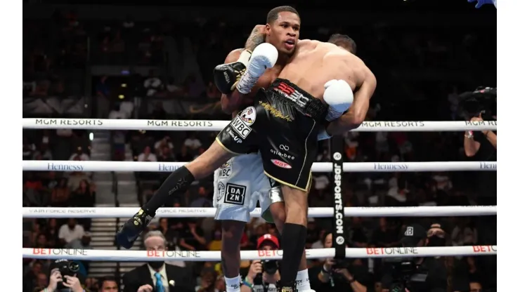 La foto de Devin Haney y Jorge Linares juntos tras la pelea