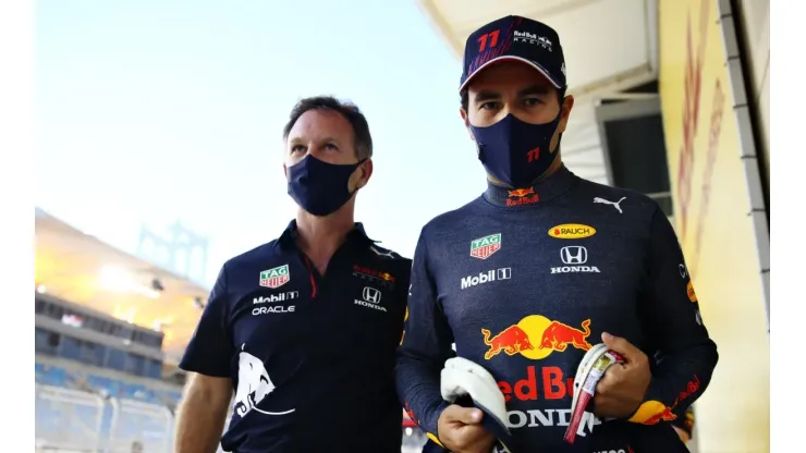 Checo Pérez y Christian Horner, piloto y director de Red Bull Racing. (Getty Images)
