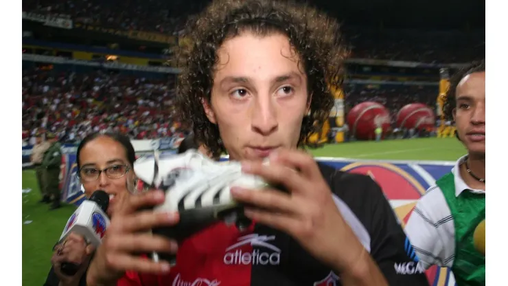 Andrés Guardado durante su despedida en Atlas.
