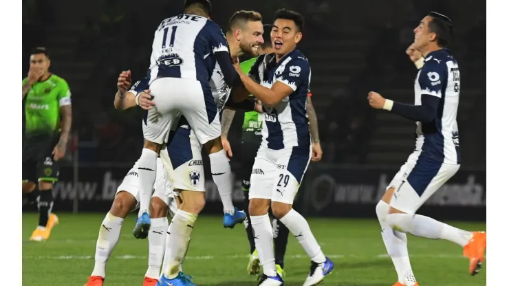 Rayados y su segundo jersey.
