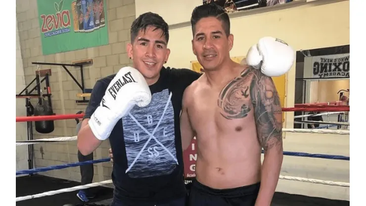 Un campeón mundial invicto le declaró la guerra a Leo Santa Cruz