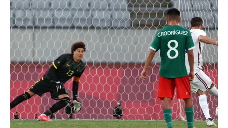 André-Pierre Gignac le anotó un gol a Memo Ochoa de penal en Tokio 2020.
