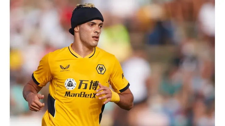 Raúl Jiménez sigue sumando minutos de cara a su nueva temporada con Wolverhampton (Foto: Getty Images).
