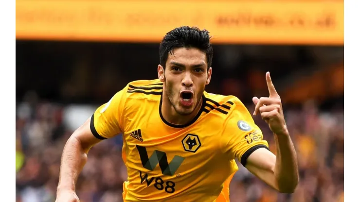 Raúl Jiménez vuelve a brillar con Wolverhampton.
