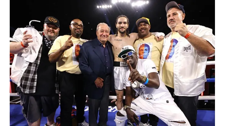 El nieto de Muhammad Ali debutó con un espectacular nocaut en el primer asalto