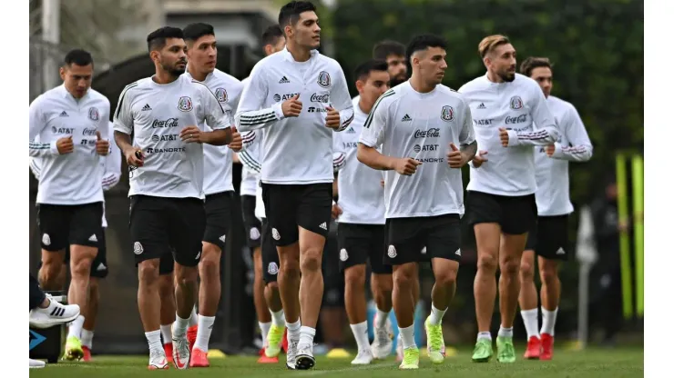 La selección mexicana en entrenamiento para enfrentar a Canadá.
