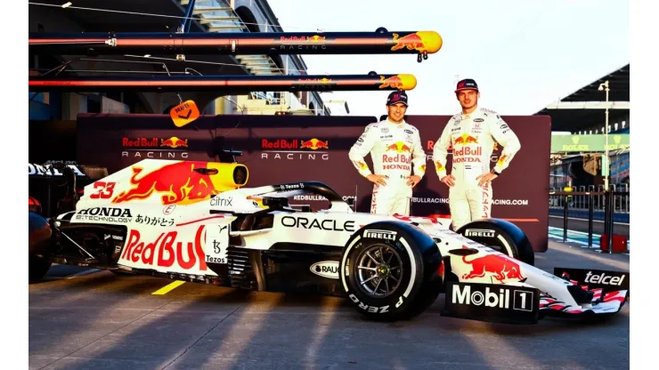 Checo Pérez y Max Verstappen, de blanco para el GP de Turquía.
