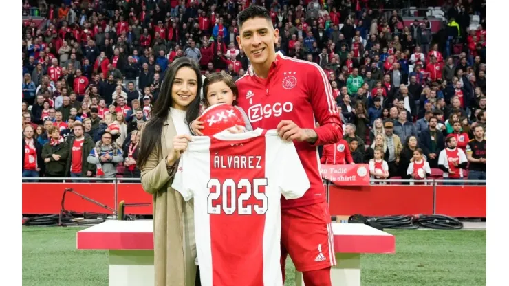 El mexicano renovó hasta 2025 con el Ajax
