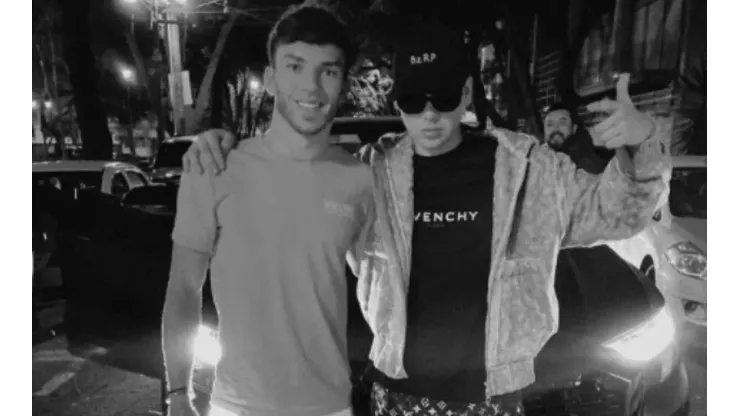 El piloto Pierre Gasly con el DJ argentino Bizarrap
