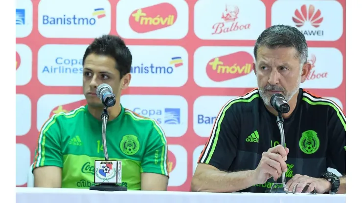 Auxiliar de Osorio reveló cómo se portó Chicharito en el Tri