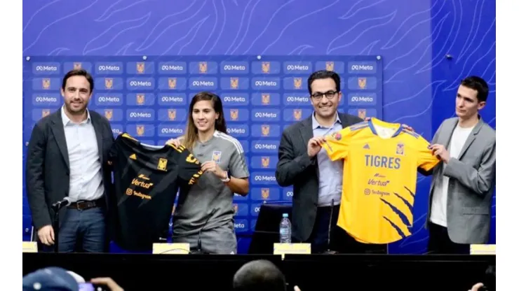 Carlos Valenzuela, Nallely Rangel, Mauricio Culebro y Quentin Pacquelier en la presentación de la alianza de Meta con Tigres.
