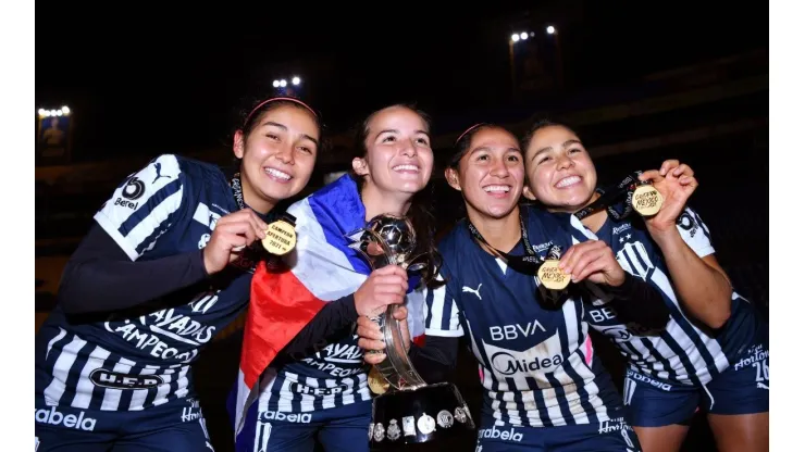 Las jugadoras rayadas se quedaron sin luz mientras festejaban
