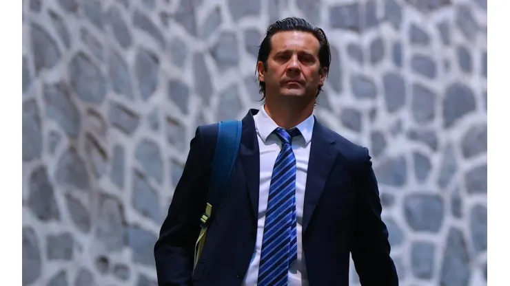 Santiago Solari debe cumplir una fecha de suspensión
