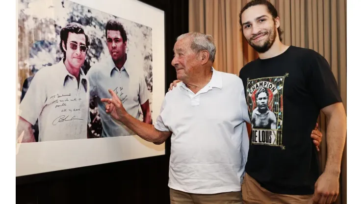 Foreman y la familia de Ali apoyan a Bob Arum.
