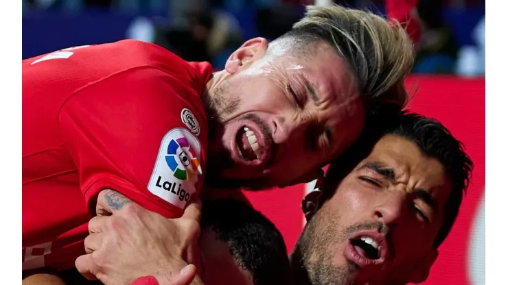 Héctor Herrera y Luis Suárez celebrando un gol del Atlético.
