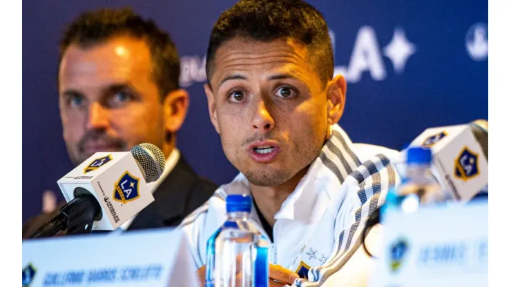 Chicharito se cansa de las críticas