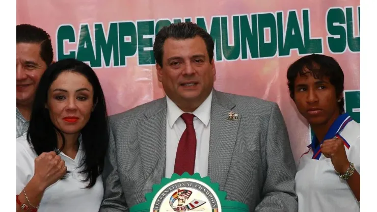 Mauricio Sulaimán, presidente del CMB, se suma a la iniciativa de la clase masiva de box en CDMX (Foto: imago7)
