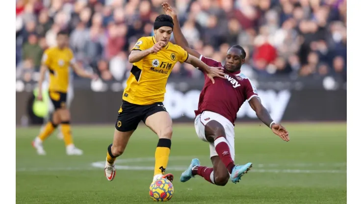 Raúl Jiménez en la visita al West Ham
