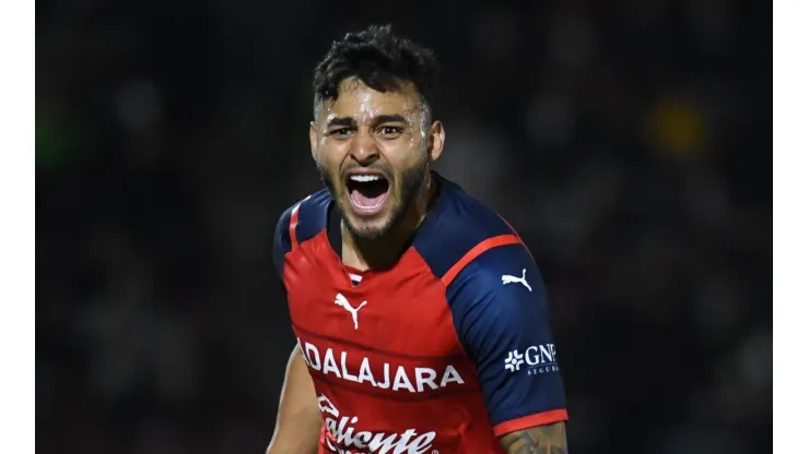 ¿Alexis Vega termina su contrato en Chivas y se va a Europa?
