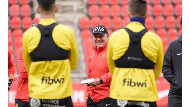 Javier Aguirre en su primer entrenamiento con el Mallorca.
