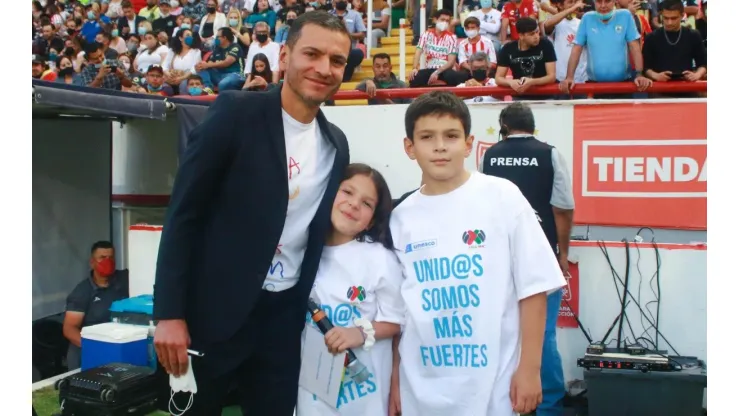 Jaime Lozano con su hijo Luca, uno de los embajadores en la jornada por la inclusión.
