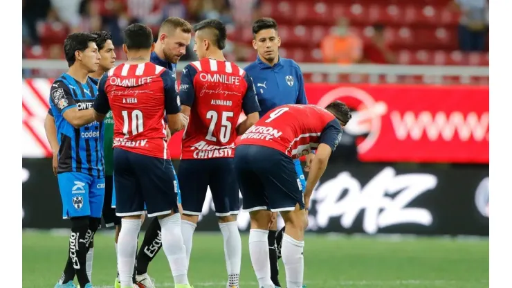 Más violencia en el futbol mexicano: 10 personas fueron desalojadas del Chivas vs Rayados