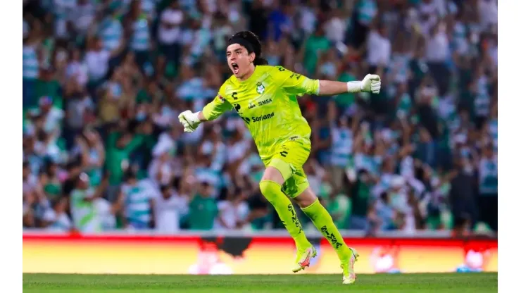 Carlos Acevedo en festejo de gol con Santos Laguna Clausura 2022
