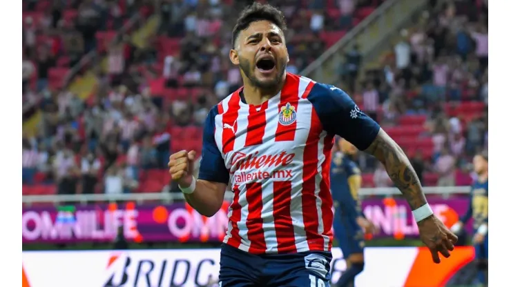 Chivas confirmó que Alexis Vega se queda en el club.
