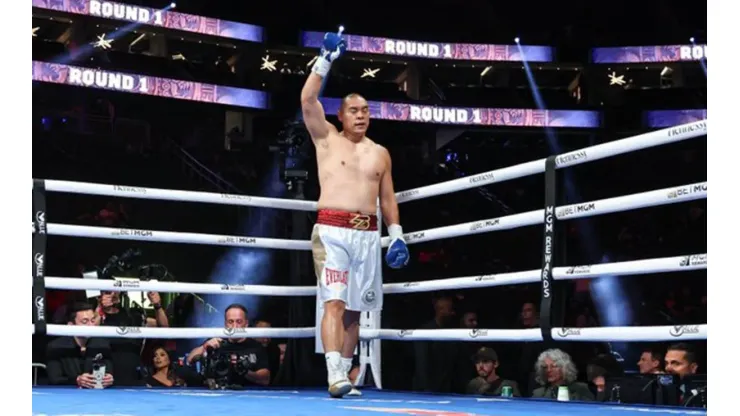 El gigante Zhilei Zhang sacó un nocaut de las tinieblas en el primer round y pide títulos mundiales