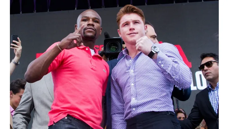 Mayweaher junto a Canelo Álvarez.
