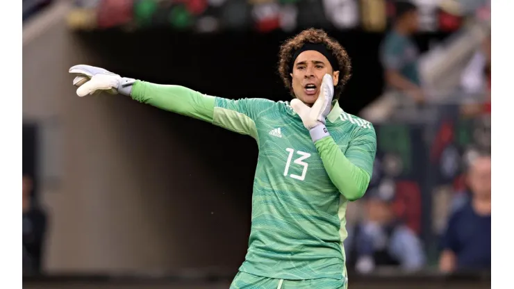 Brasileños en Twitter ya se ponen en alerta por el rendimiento de Memo Ochoa a meses del Mundial