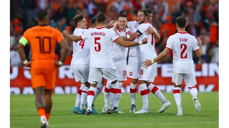 Polonia rescató un empate como visitante ante Países Bajos.
